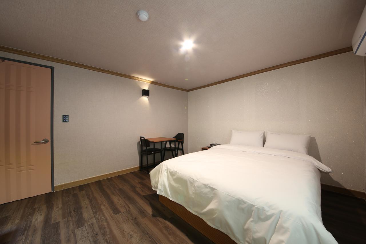 Art Hotel Gumi Exteriér fotografie